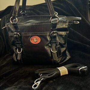 Vintage Coach Chelsea Black Patent Leather Shoulder Bag | Turnlock | F14022